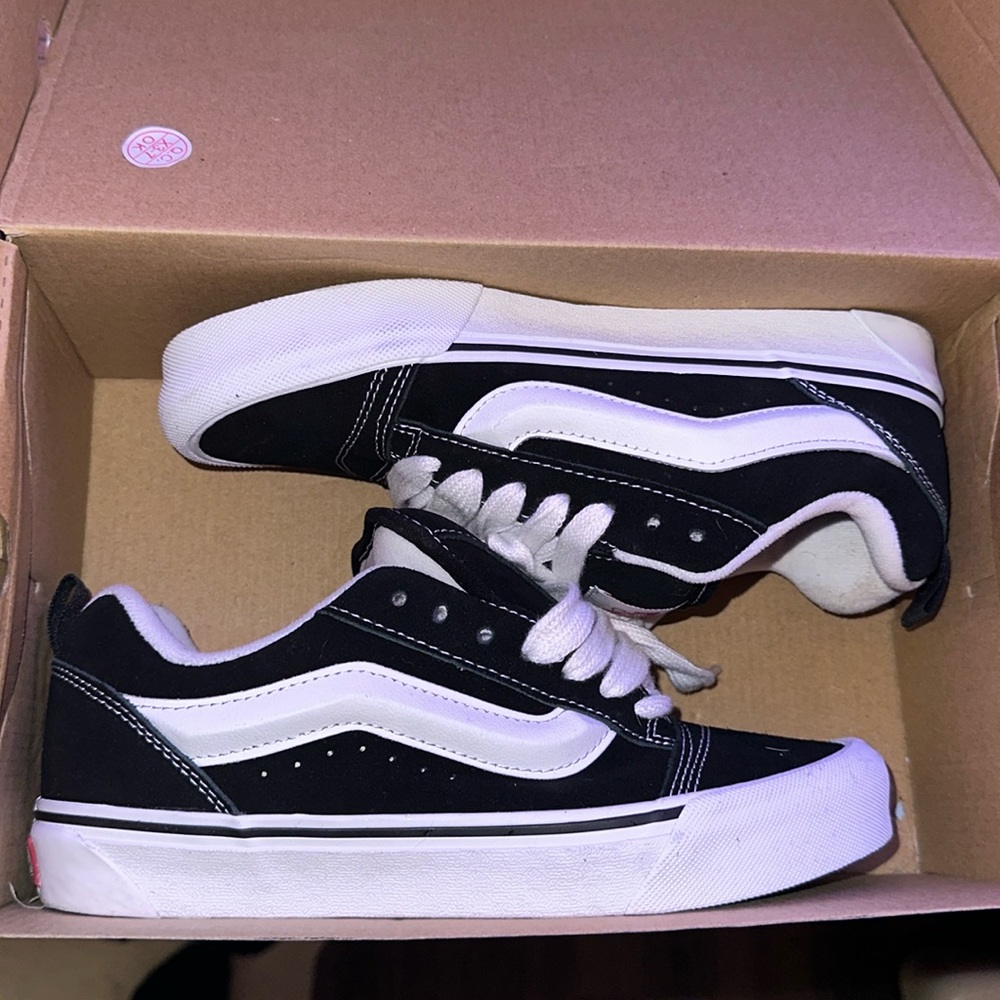 Old Skool vans // Men’s 6.5 so women’s 8.5